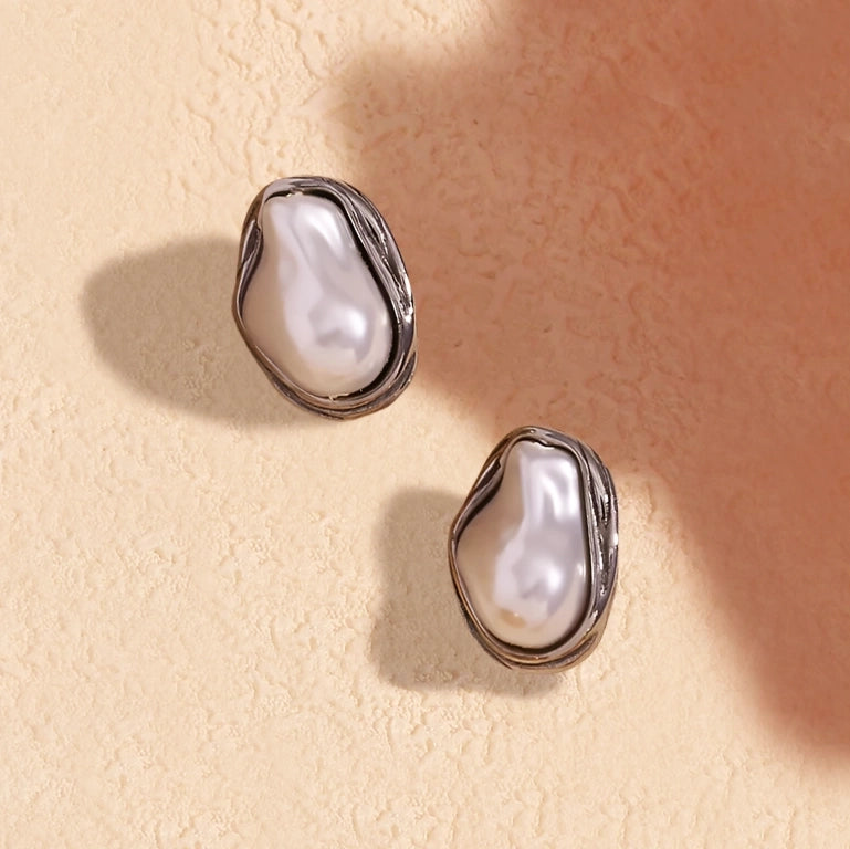 Oriel Pearl Earrings